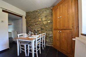 Cottage | Dining - Cottage With Bubble Bath (Clavier)