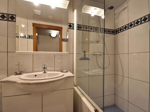 Cottage | Bathroom - Cottage With Bubble Bath (Clavier)