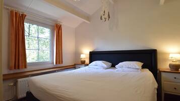 Cottage | 2 bedrooms, individually furnished, bed sheets