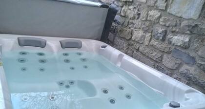 Cottage With Bubble Bath