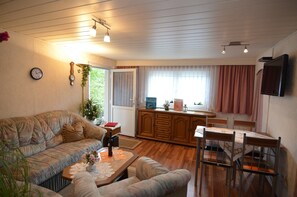 House | Living room - Heatable Pool Retreat (Neuhaus am Rennweg)