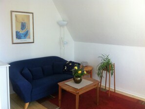 Apartment | Living room - Lovely Apartment in Celle With Garden and Grill (Celle)
