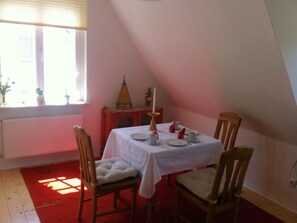 Dining - Lovely Apartment in Celle With Garden and Grill (Celle)