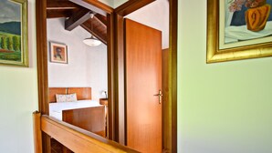 1 Schlafzimmer, individuell eingerichtet, Bettwäsche