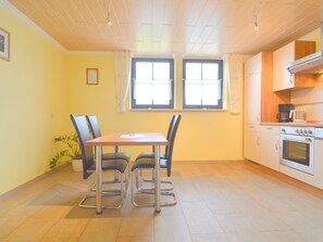 Microwave, oven, dishwasher - A Comfortable Holiday Home in the Eifel Region (Kleinlangenfeld)