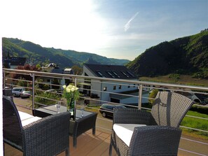 Balcony - Comfortable Detached House With Garden, Looking out Over the Mosel and Cochem Castle (Cochem)