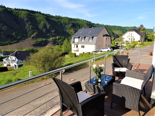 Balcony - Comfortable Detached House With Garden, Looking out Over the Mosel and Cochem Castle (Cochem)