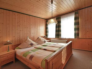 2 bedrooms, individually furnished, bed sheets