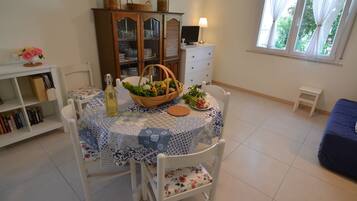 Apartment | Dining