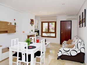 Living room - Beautiful Holiday Home Near Sea in Valencia (Orihuela)