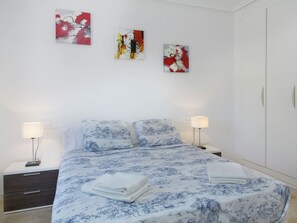 2 bedrooms, cots/infant beds, bed sheets - Beautiful Holiday Home Near Sea in Valencia (Orihuela)
