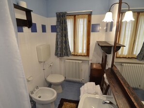Apartment | Badezimmer | Dusche, Handtücher