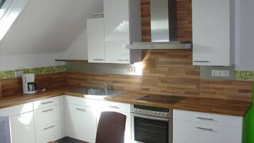 Apartemen | Dapur pribadi | Microwave, kompor, dan mesin pencuci piring