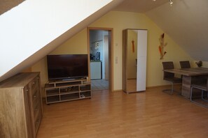 Apartment | Wohnzimmer | Fernseher