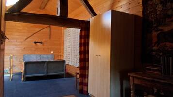 Cottage | 4 bedrooms, individually furnished, bed sheets