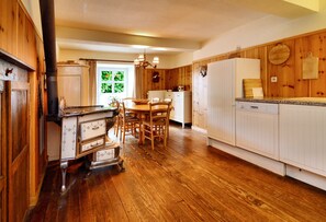 Cottage | Private kitchen - Very Authentic Ardennes House (Paliseul)