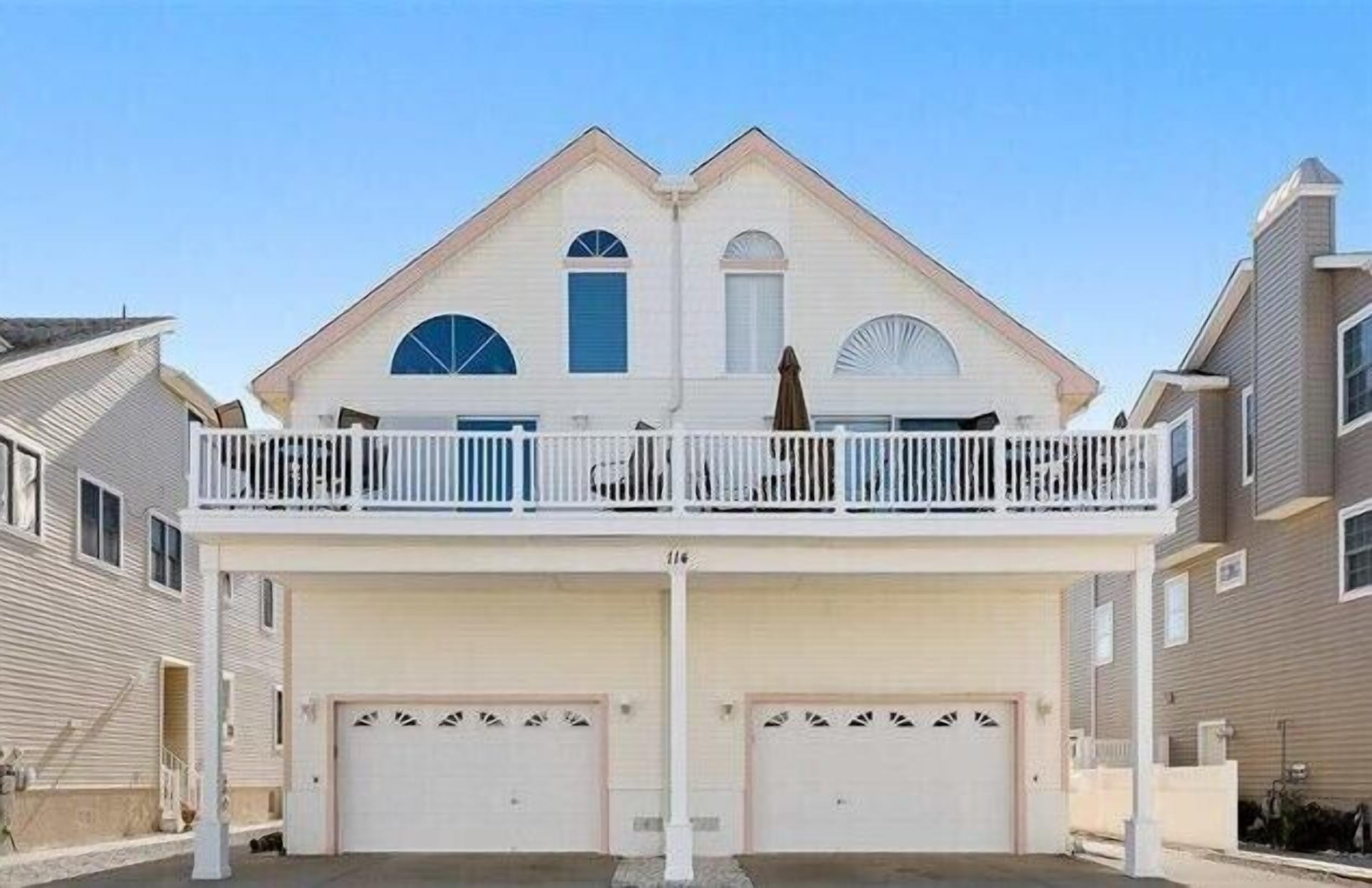 Central A/C, Internet, TV, Deck, Off-Street Parking, Well Equipped Kitchen