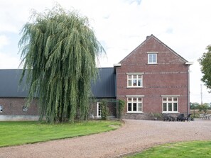 Exterior - Cozy Villa in Broekhuizenvorst near Nature Reserve De Maasduinen (Broekhuizenvorst)