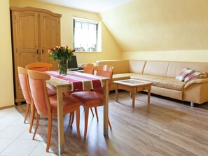 Apartment | Dining