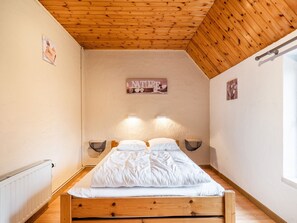 Cottage | 3 bedrooms, individually furnished, bed sheets