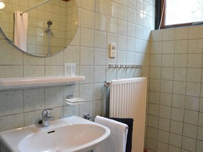 House | Bathroom - Great Cottage in the Countryside on Quiet and Small Park (Stramproy)