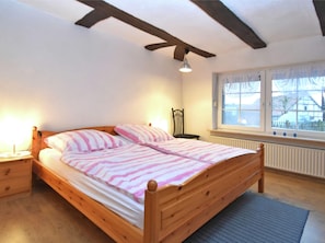 Apartment | 1 bedroom, bed sheets