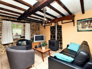 House | Living area - Vintage Holiday Home in Durbuy With Terrace, Garden, Parking (Durbuy)