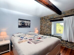 House | 3 bedrooms, bed sheets - Vintage Holiday Home in Durbuy With Terrace, Garden, Parking (Durbuy)