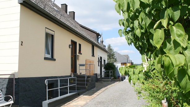 Unclassified image, 1 of 26, button - Atmospheric House in the Centre of Daun, but Still in a Quiet Location and With Parking (Daun)