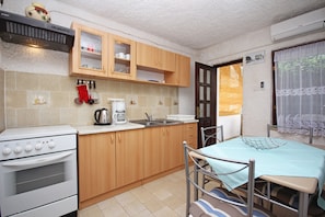 Apartment, 2 Bedrooms | Private kitchen | Fridge, oven, stovetop, dishwasher
