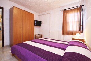 Apartment, 2 Bedrooms | 2 bedrooms, free WiFi, bed sheets
