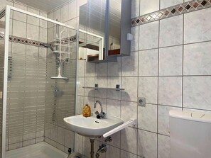 Apartment | Bathroom