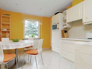 Dining - Cosy Holiday Home in Schmogrow-fehrow by the Forest (Schmogrow)