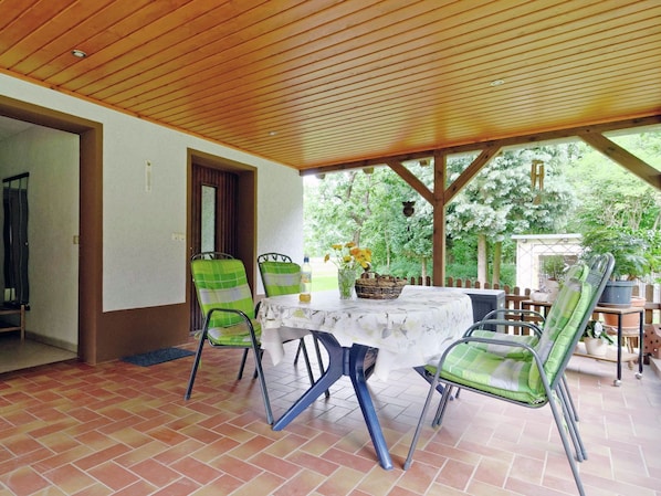House | Balcony - Cosy Holiday Home in Schmogrow-fehrow by the Forest (Schmogrow)