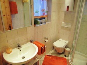 House | Bilik Mandi | Pancuran mandi, tuala disediakan 