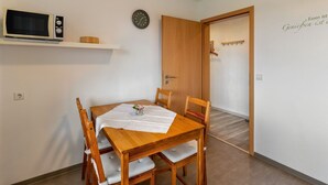 Dining - Modern Apartment in Ddinghausen Near Ski Slopes and Forest (Medebach)