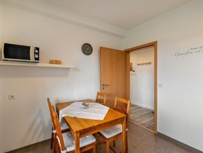 Dining - Modern Apartment in Ddinghausen Near Ski Slopes and Forest (Medebach)