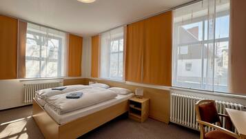 Schreibtisch, Bügeleisen/Bügelbrett, kostenloses WLAN