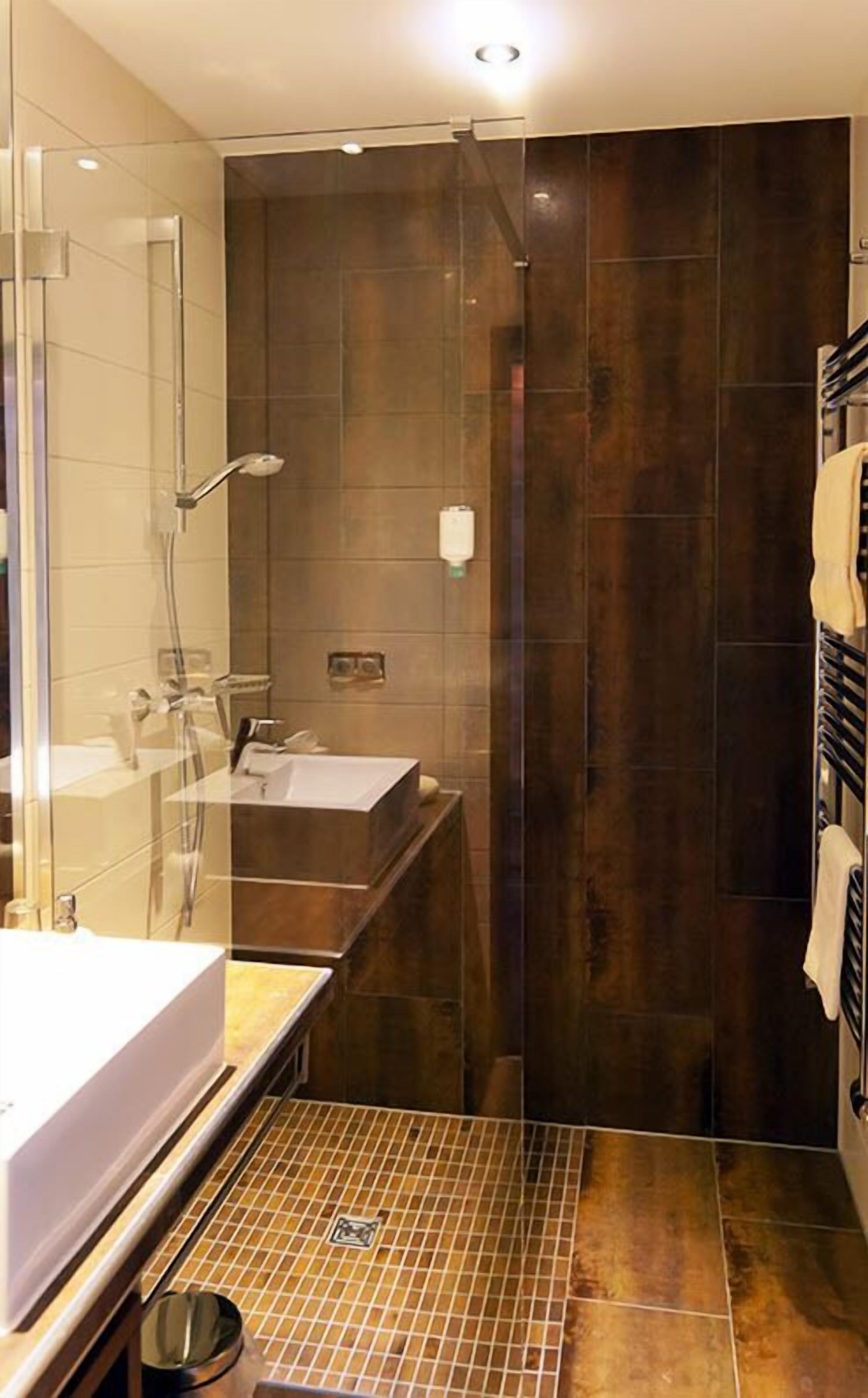 shower, free toiletries, hair dryer, bathrobes