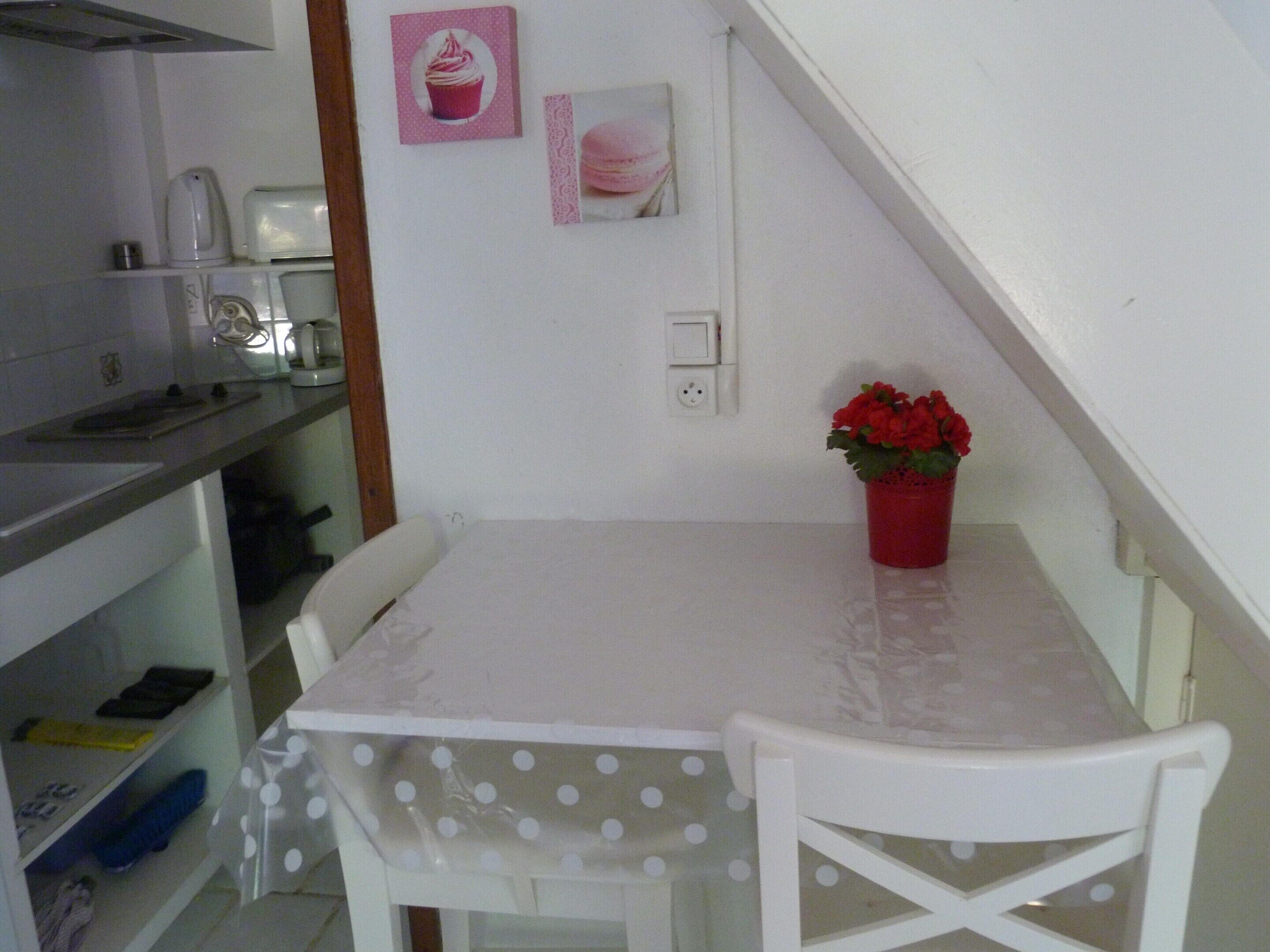 Cottage | Dining