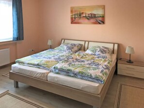 1 bedroom, individually furnished, bed sheets - Apartment in Ellar With Garden (Waldbrunn)