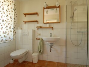 Ferienhaus | Badezimmer | Badewanne, Handtücher