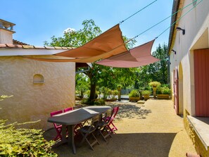 House | Balcony - Charming Holiday Home in Fonroque With Fenced Garden (Fonroque)