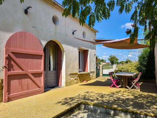 Charming Holiday Home in Fonroque With Fenced Garden