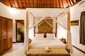 2 bedrooms, desk, WiFi, bed sheets - Two Bedroom Villa with Private Pool (Ubud)