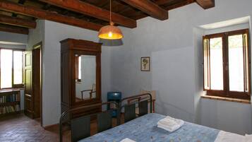 1 quarto, individualmente mobiliados