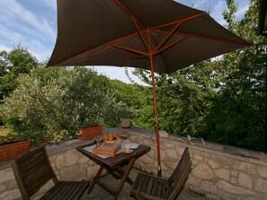 Dining - Cozy Cottage in Abbateggio With Garden (Abbateggio)