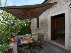 Dining - Cozy Cottage in Abbateggio With Garden (Abbateggio)