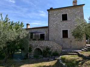 Exterior - Cozy Cottage in Abbateggio With Garden (Abbateggio)