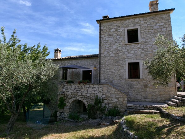 Exterior - Cozy Cottage in Abbateggio With Garden (Abbateggio)